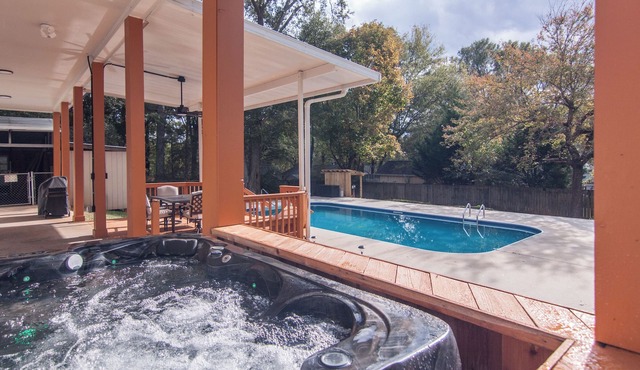 Pool + Hot Tub Oasis and Coastal Vibes Near AU