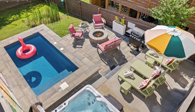 Pool & Hot Tub Oasis ★ Fire Pit & Grill ★ Rooftop ★ Mins to Broadway & Downtown!