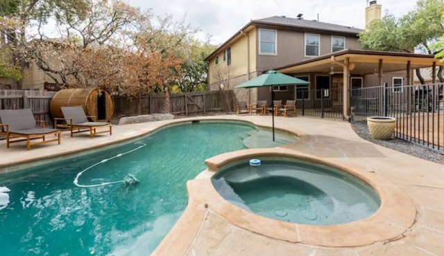Pool-Hot Tub-Putting Green-Sauna-Arcade-Oasis
