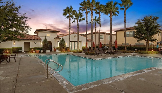Pool & Hot Tub Retreat 12 mins from Magic Mountain