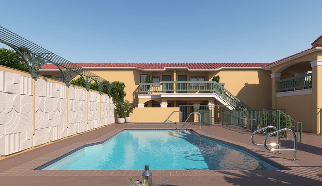 Pool + Hot Tub + Rooftop + Ocean Views + Walk to Beach + Restaurant + Art Scene