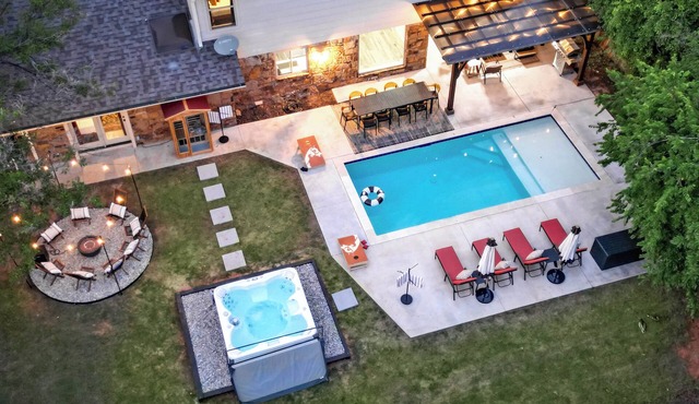 Pool~Hot Tub~Sauna~Game Room~near Lake Hefner