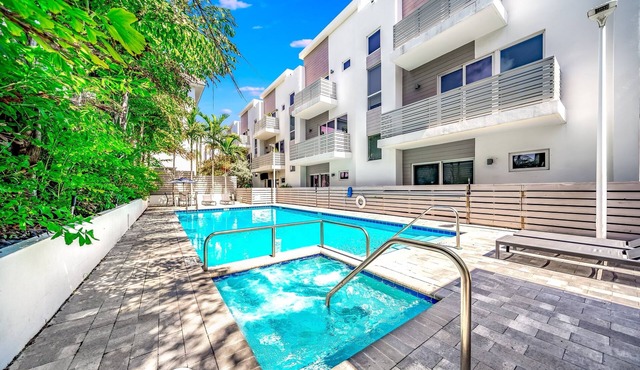 Pool+Hot Tub+Sauna+Gym! 1 Minute Walk To Beach!
