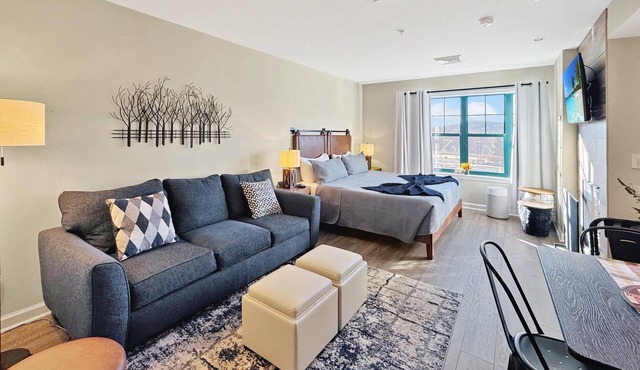 Pool, Hot Tub, Sauna, Gym, Views @ #263