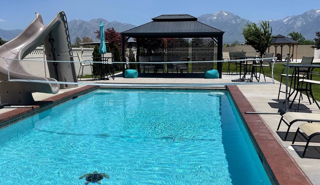 Pool, Hot tub, stunning view, 5 star, quiet and clean!’