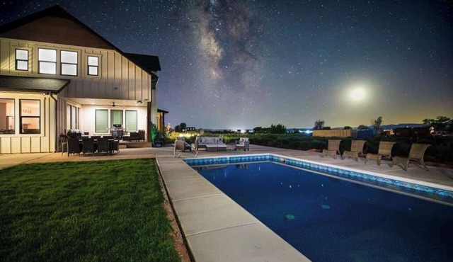 Pool/Hot Tub, Theater, Kids Room, Sleeps 30+, RV