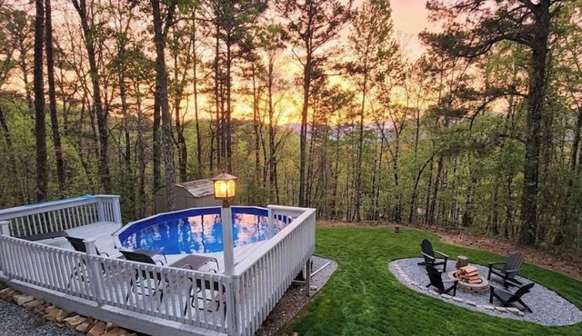 Pool & Hot Tub, Large Hillside Family Retreat !