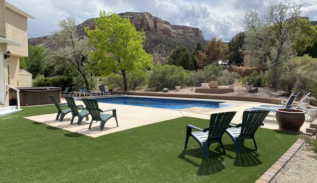 Pool, Hot Tub, Views and close to everything you want