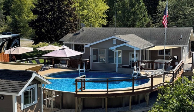 Pool, Hot Tub, Walking trails, 7 minutes to Lake Michigan