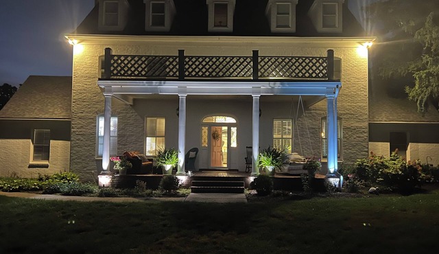 Pool. HotTub. Bourbon Trail. Churchill Downs. Keeneland. Outlet Mall. KY Derby.