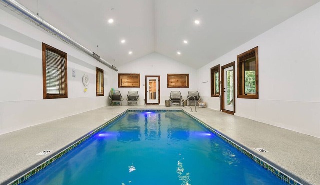 Pool, HotTub, FirePit, EVCharger, & Great Location