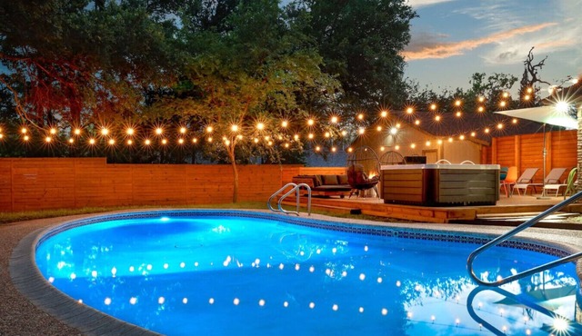 Pool~Hottub~Yoga Gym~Game Room~Fire Pit