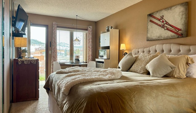Pool~HotTubs~Views~Resort K-Suite~Sleeps 2~Near RMNP & Winter Park!16