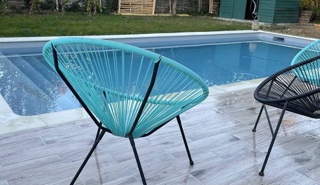 Pool house 200 m from town center