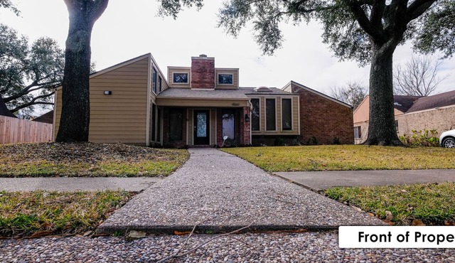 Pool house - 25 mins from downtown