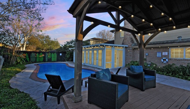 Pool House - 5-Bed- Pergola- Sunroom-Pet Friendly