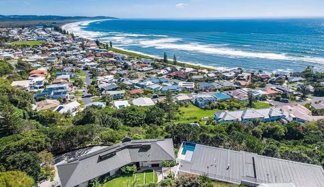 Pool House And Wave Hill House Lennox head