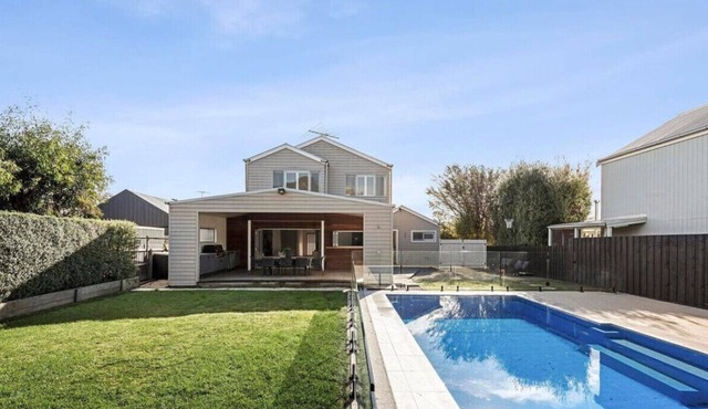 Pool House Barwon Heads 4 bedroom, 2 bathroom, sleeping 8, Heated Pool