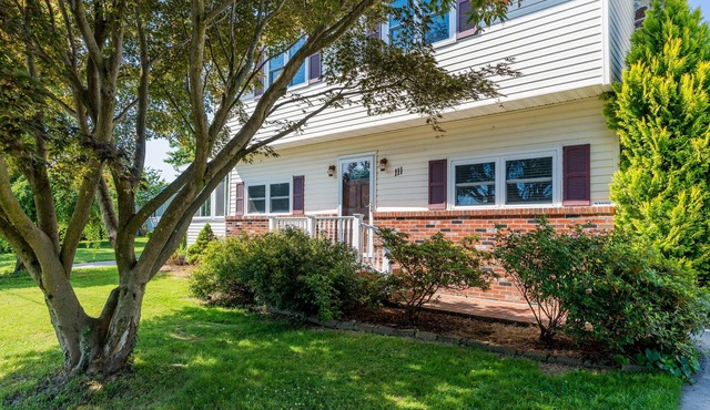 Pool House by the North East River