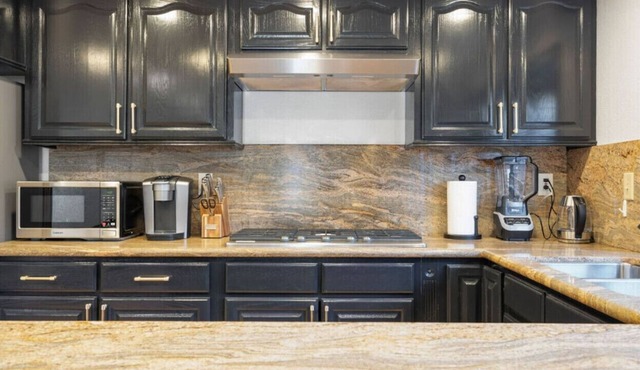 Pool House - Game Room Fun Spacious Designer Dream