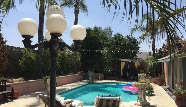 Pool House/Guest Quarters Private Entrance, Private Patio, Quiet, CLEAN