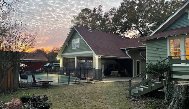 Pool house/Historic district. Private entrance/in Path total solar eclipse nnnn