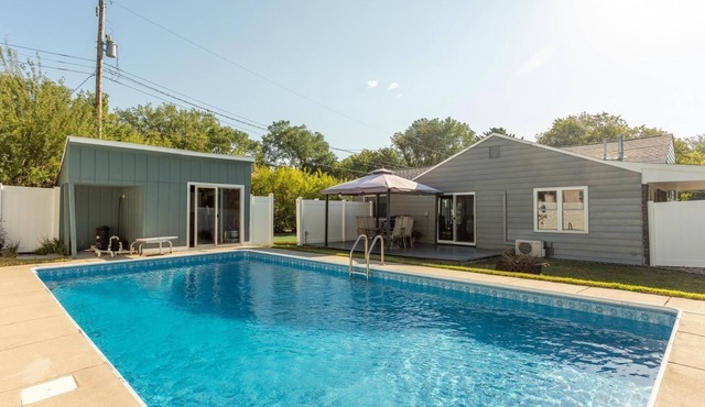Pool house in the heart of Starbuck 3min drive to Lake Minnewaska/Starbuck Beach