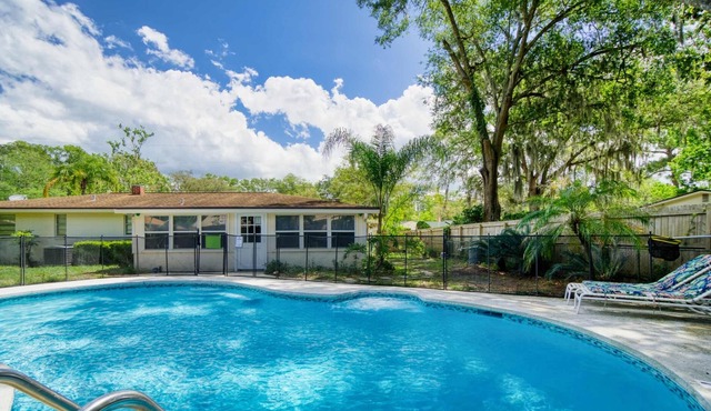 Pool House in the Heart of Julington Creek | King Bed |Sleeps 10