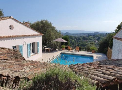 Pool House Matisse in large park with heated pool