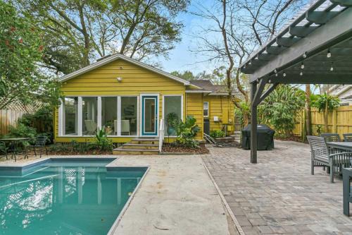 Pool House Oasis - Home for 6