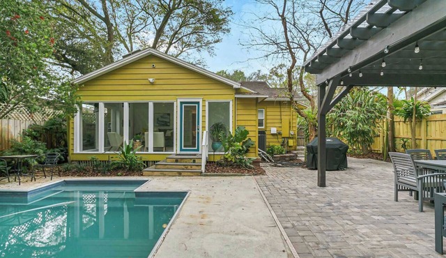 Pool House Oasis - Home for 6