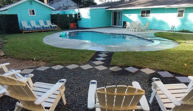 POOL House on the Kemah Boardwalk w BIKES