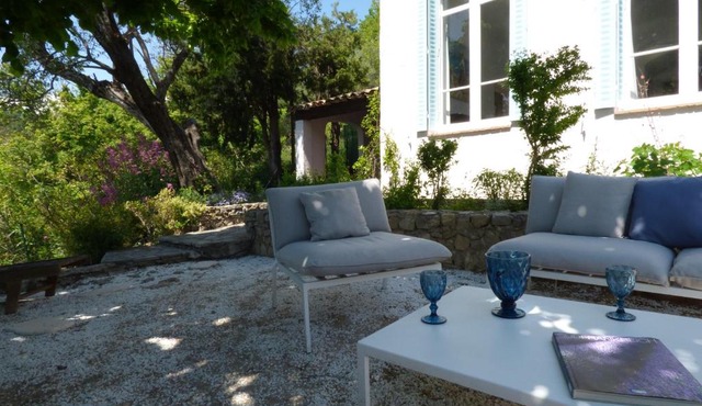 Pool House Renoir with heated pool and private garden