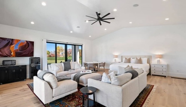 Pool House - Stunning Views of Mount Timpanogos