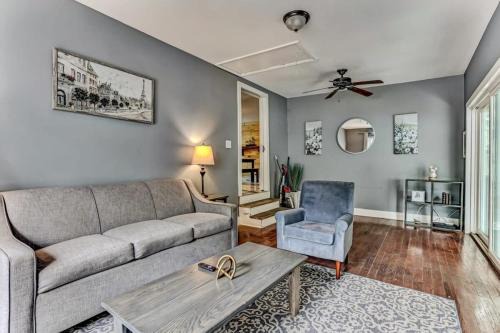 Pool House! Sweet Sunny Retreat- Main House