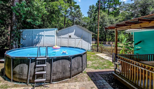 Pool House! Sweet Sunny Retreat- Both Houses