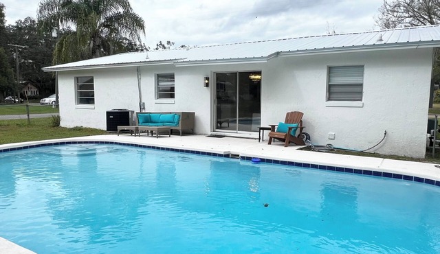 Pool house