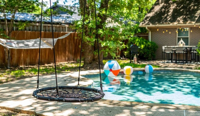 Pool House w/Outdoor Bar, Game Room & Movie Room