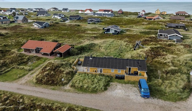 Pool house with spa and sauna, 200 meters from the North Sea.