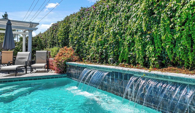 Pool, Jacuzzi, Private, Cozy, 4 Bedroom home, A/C. Perfect for families.