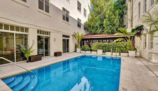 Pool & Jacuzzi! Walk to beach, South Point Pier,