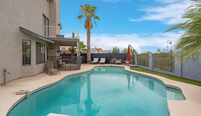 Pool+Lots of Room+Great Location