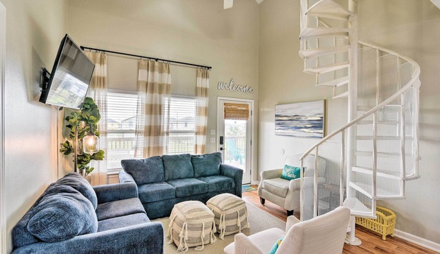 Pool, Marina & More! Family Home in Terramar Beach