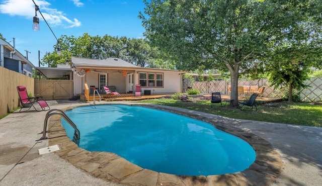 Pool! Mins to Downtown & Alamo - Huisache Retreat