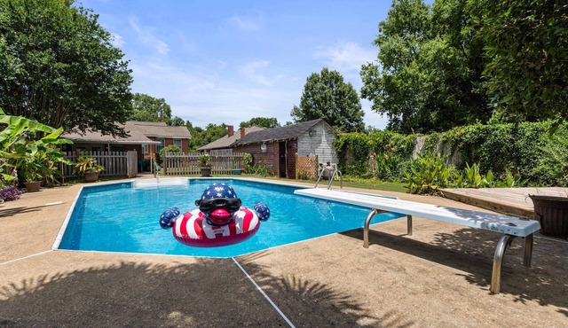 Pool & Mins to Zoo - Capitol Heights Hideaway