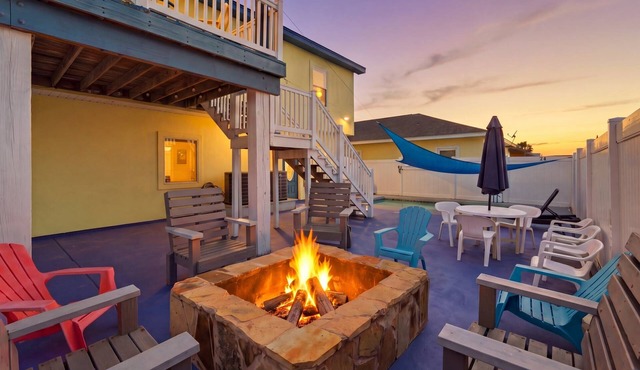 Pool, Near Beach & Pet Friendly - La Casa Gialla