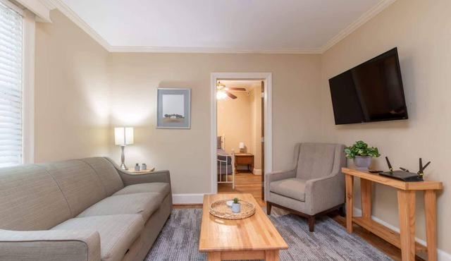 Pool! Near Downtown&Parks- The Cozy Guest Cottage