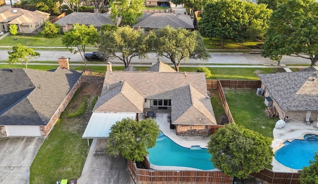 Pool Oasis, Fun & Games in Spacious 4-BD Retreat