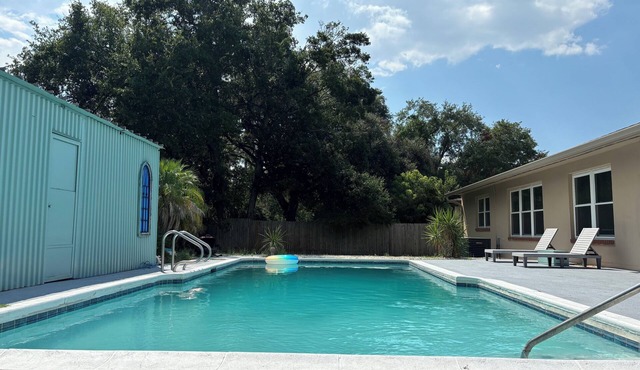 Pool Oasis-Luxe Stay w/Foosball +Dedicated Desk
