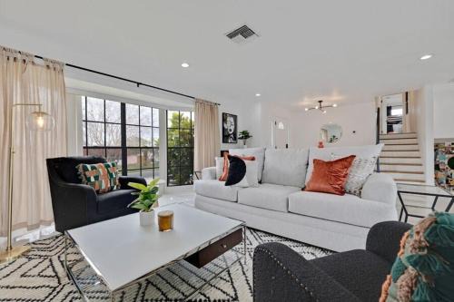 Pool Outdoor Dining Near Beach